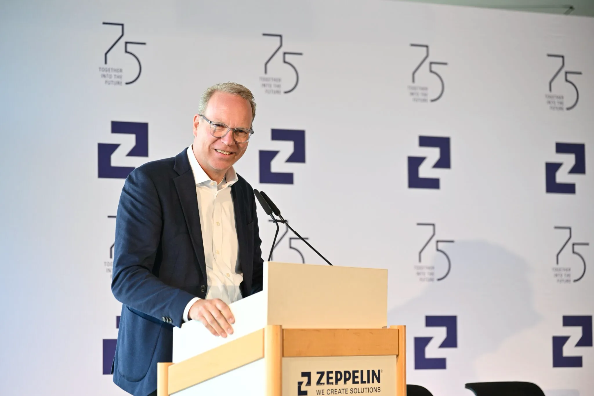 Zeppelin-OGB-25-Highlights__Stories_75_Jahre_Zeppelin_Rede_GF-2048×1366-1